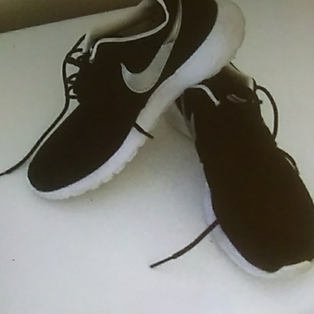 Nike Roshe black silver check comfortable shoe